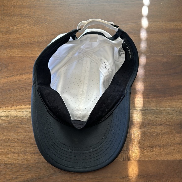 Nike Featherlight Dri-fit women’s golf hat. - Picture 3 of 3